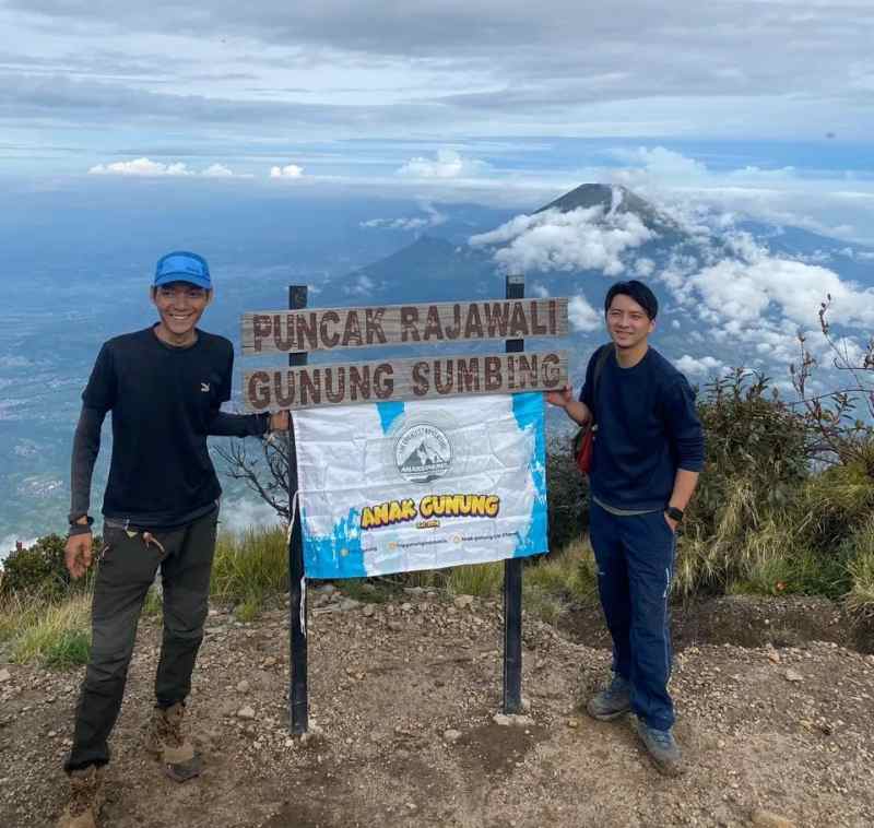 perbandingan jalur pendakian Gunung Sumbing dan Gunung Sindoro